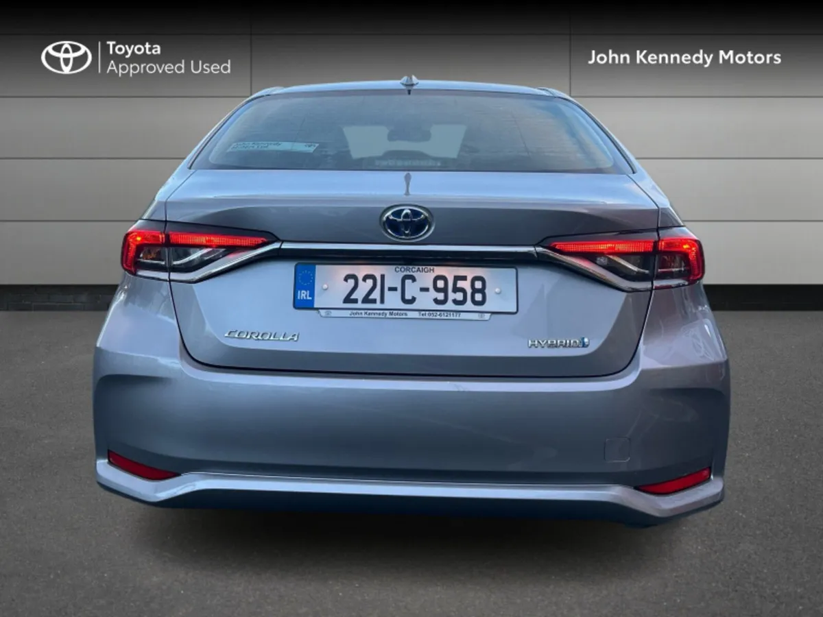 Toyota Corolla HYB LUNA SALOON - Image 4