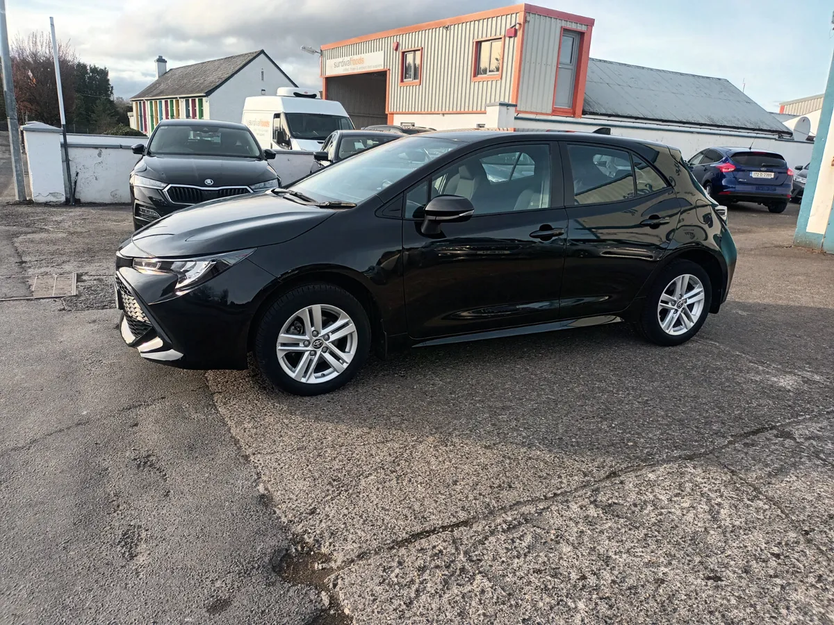 2022 Toyota Corolla 1.8 Hybrid Luna Hatchback - Image 4