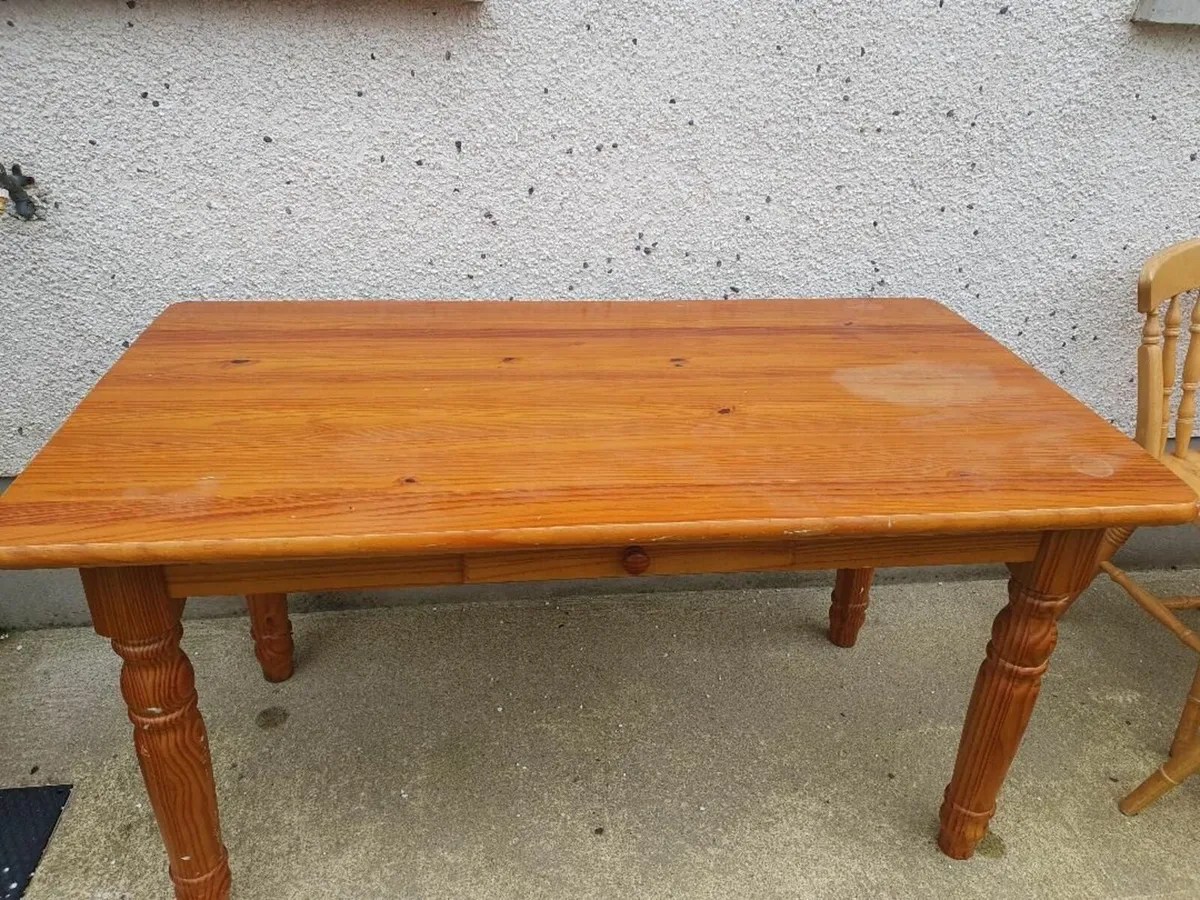 Kitchen  Table and 6 chairs - Image 2