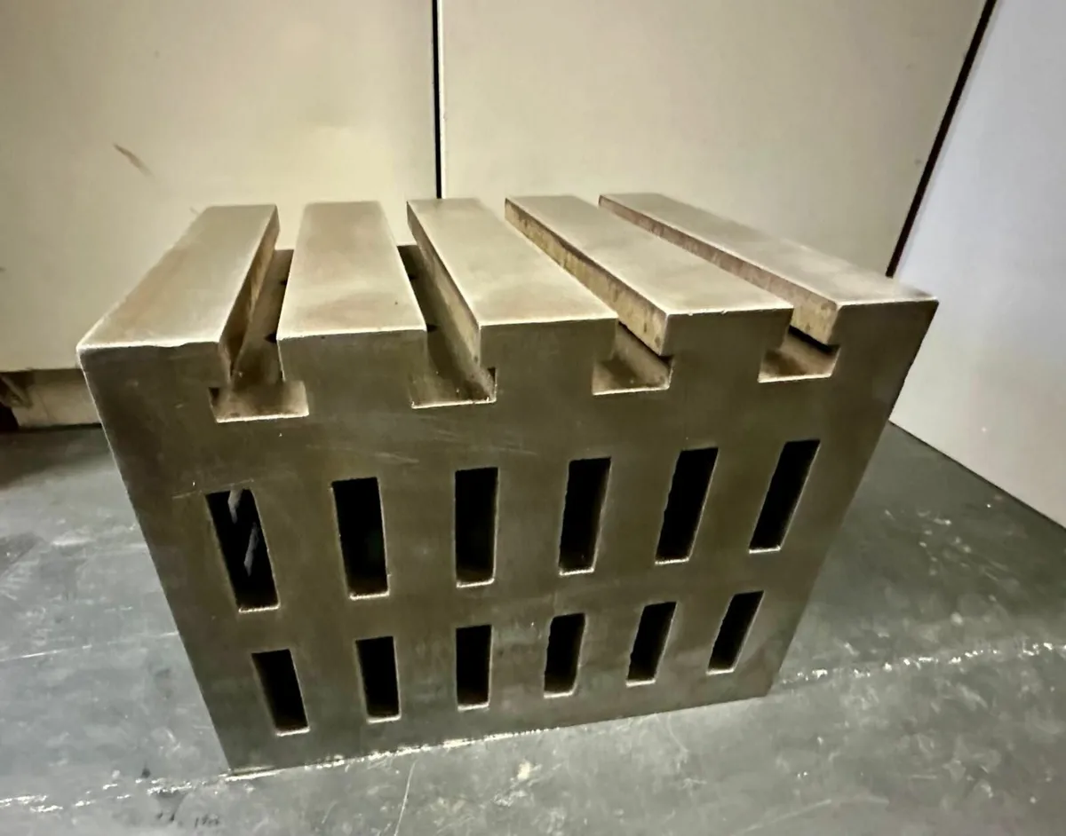 12x10”x10” very heavy box steel engineers table - Image 1