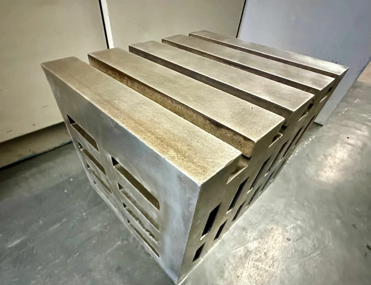 12x10”x10” very heavy box steel engineers table - Image 2