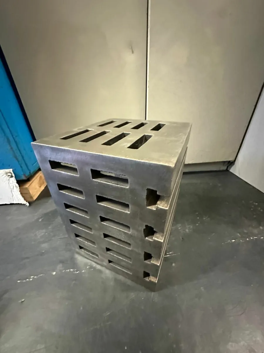 12x10”x10” very heavy box steel engineers table - Image 4