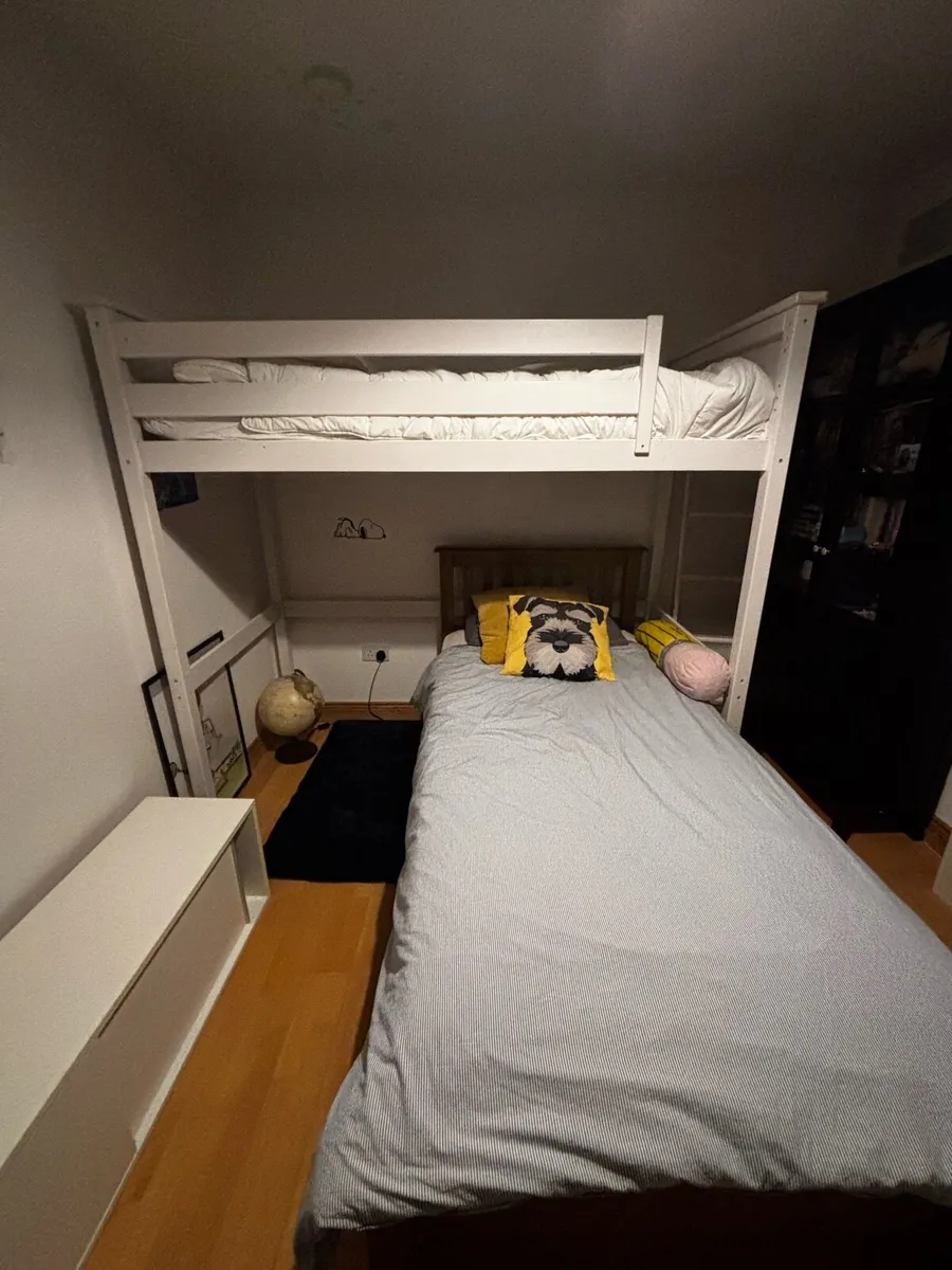 High bed + new mattress - Image 1