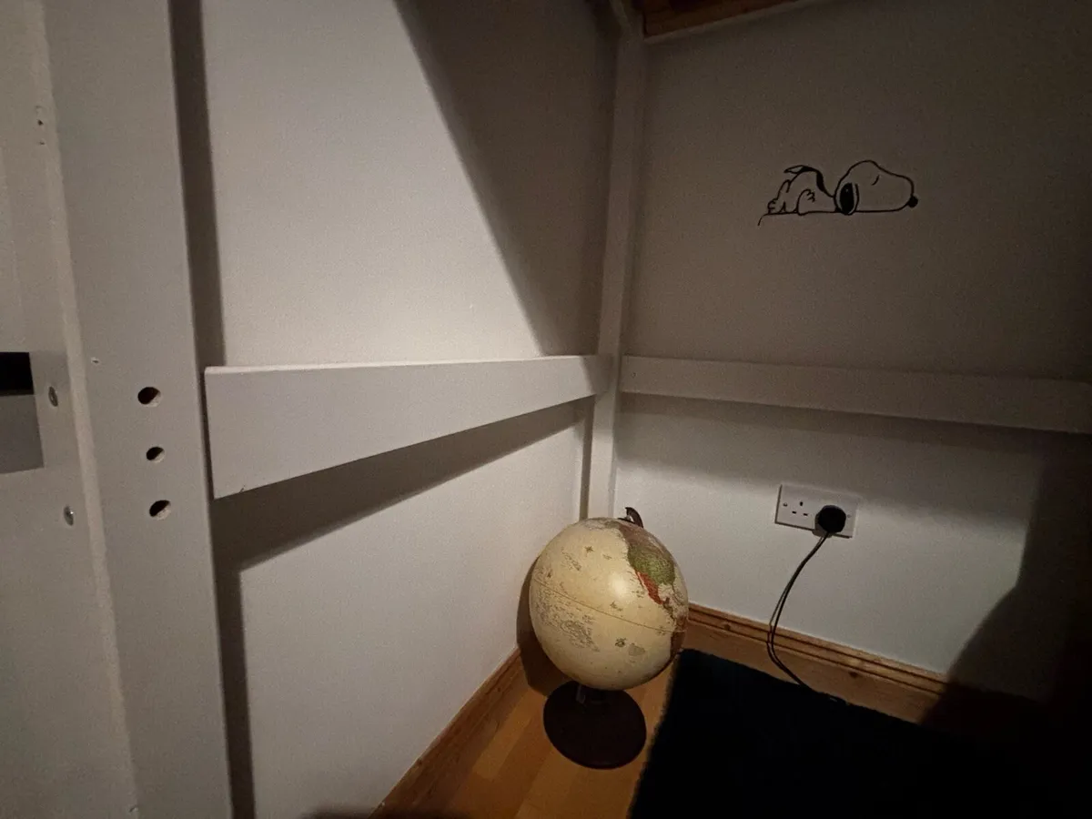 High bed + new mattress - Image 3