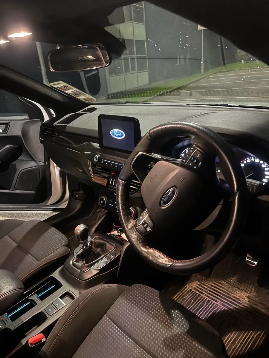 2019 st line ford focus - Image 4