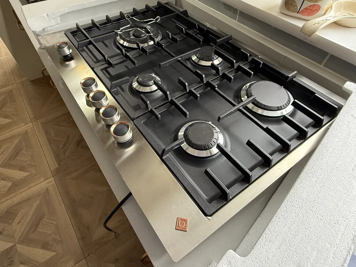 De Dietrich 5 Gas Burner slight delivery damage - Image 1