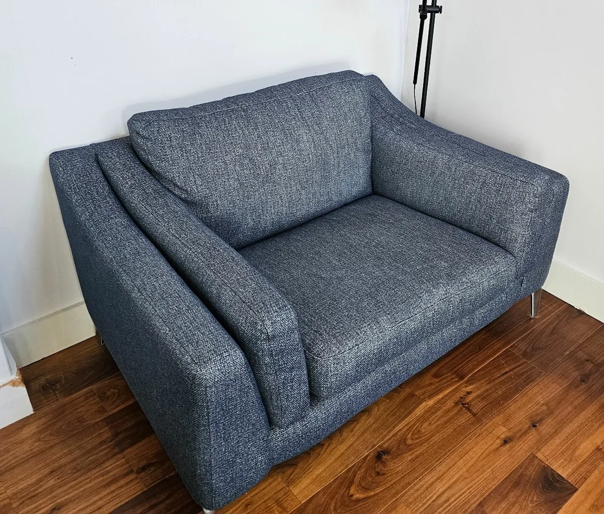 Couch - 1.5 person - Image 1