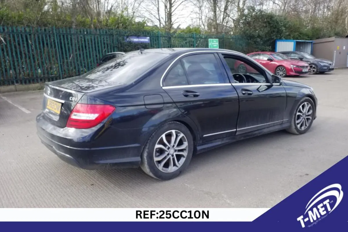 2013 MERCEDES C-CLASS BREAKING FOR PARTS - Image 1
