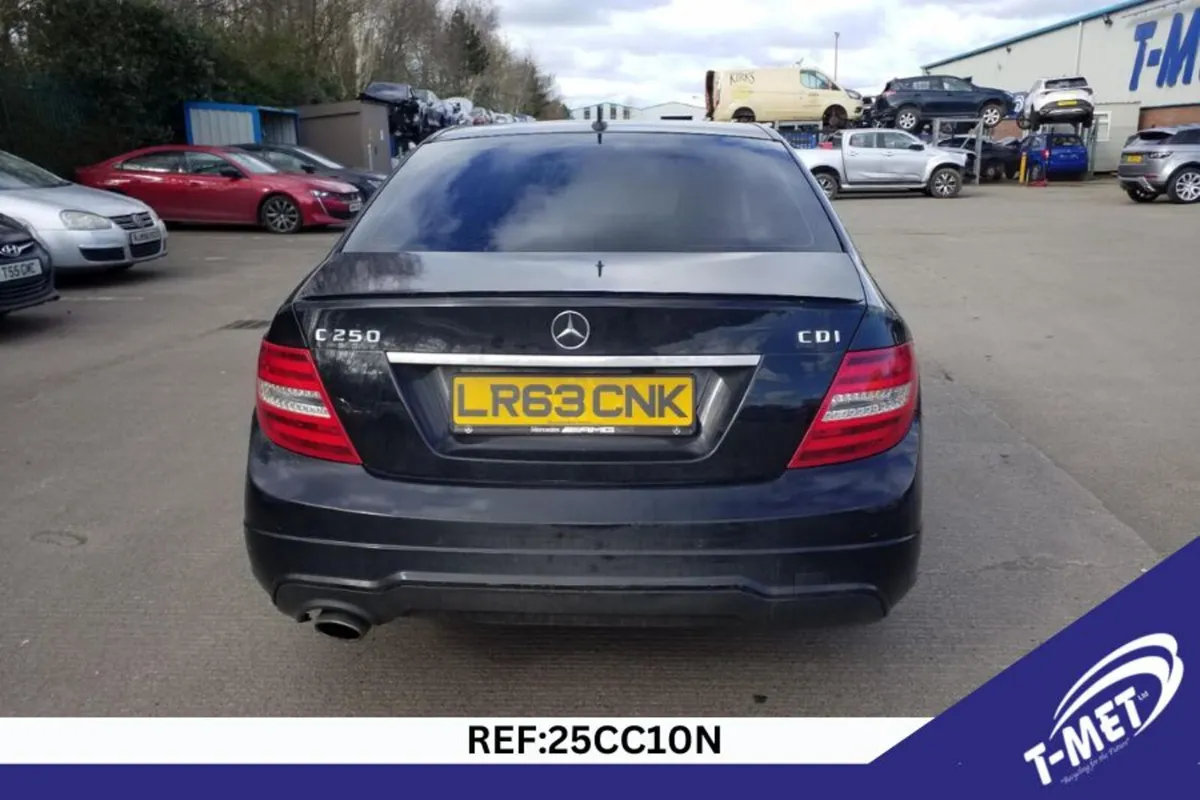 2013 MERCEDES C-CLASS BREAKING FOR PARTS - Image 2