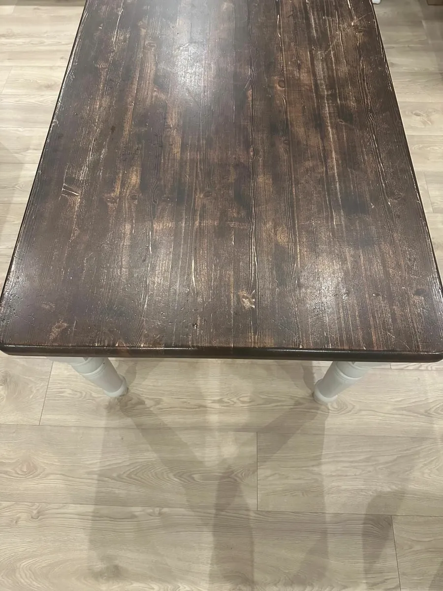KITCHEN TABLE - Image 1