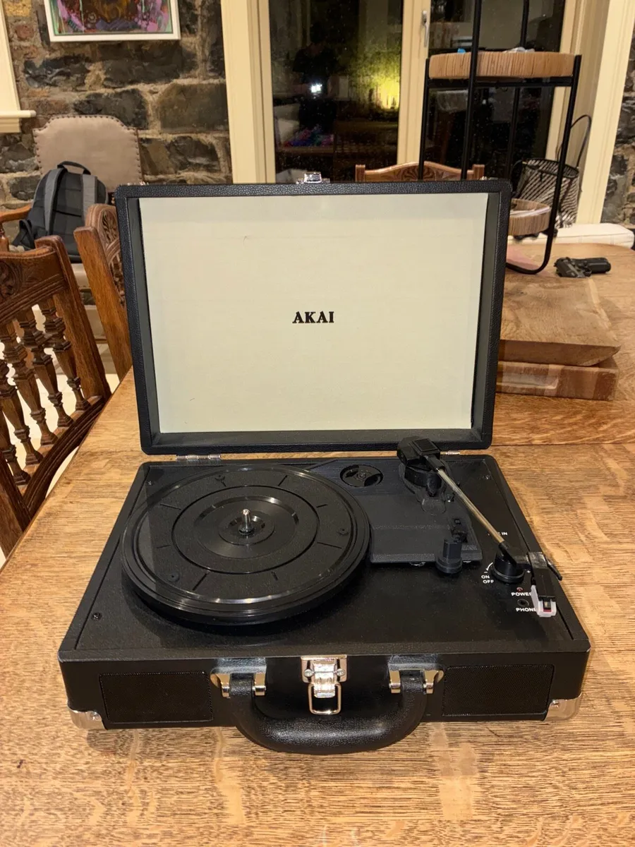 AKAI briefcase vinyl player - Image 1