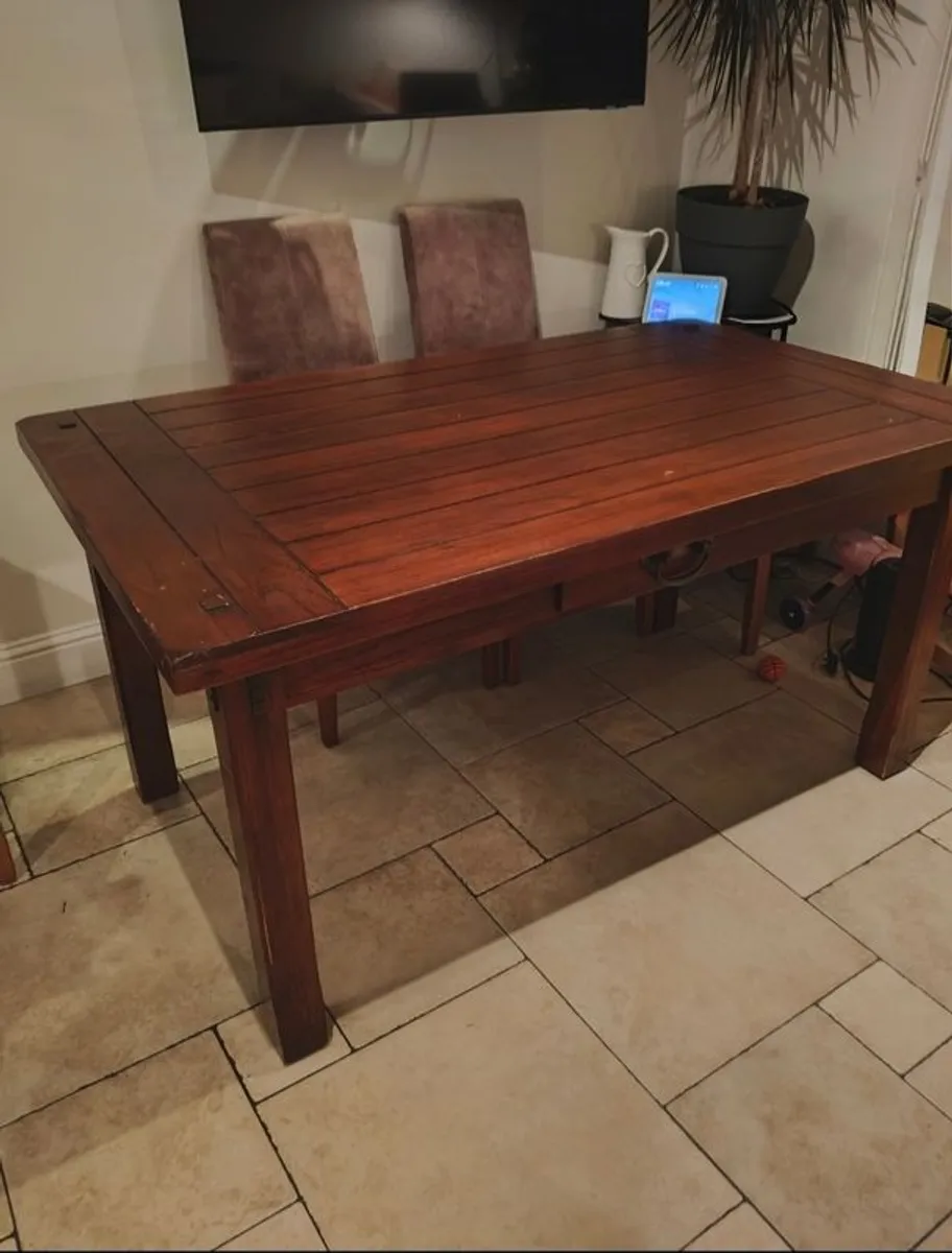 Dining table and 6 Chairs - Image 1