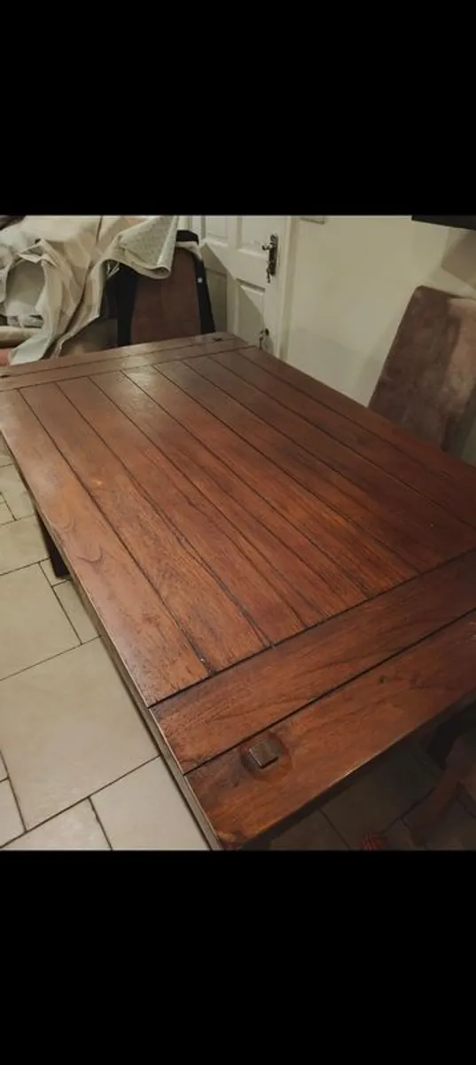 Dining table and 6 Chairs - Image 2