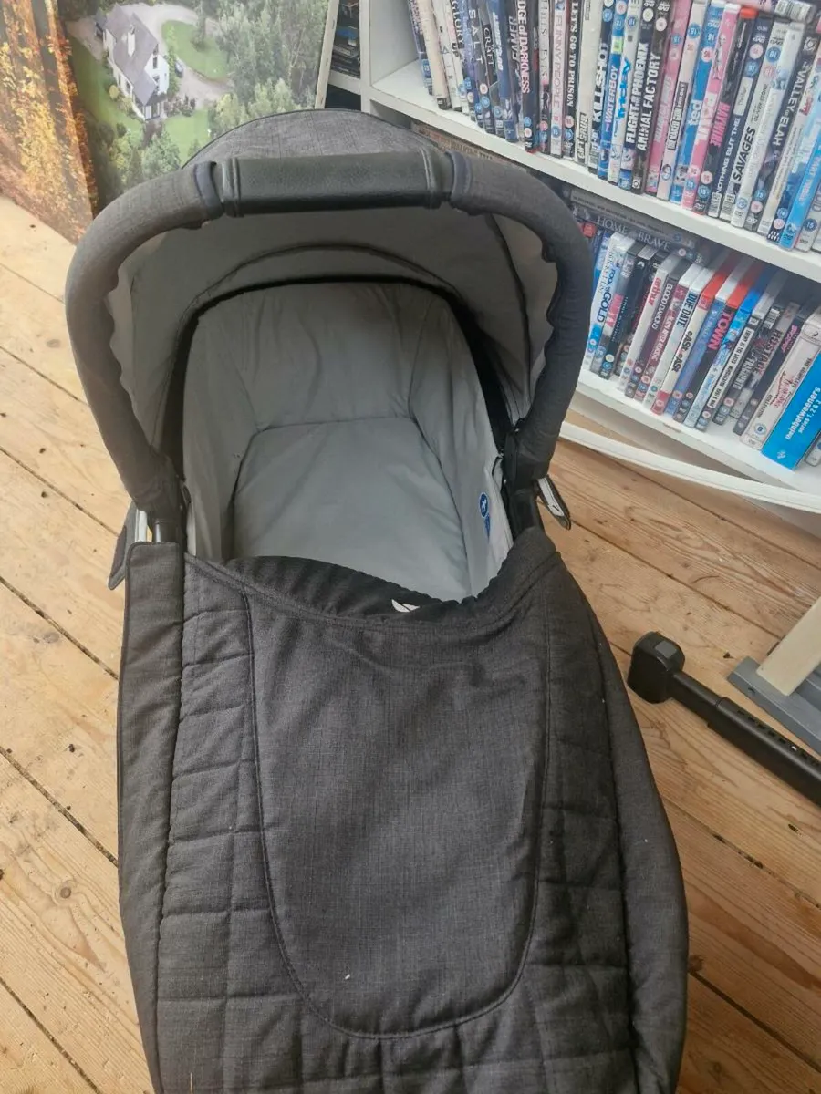 Travel system - buggy Joie make - Image 2