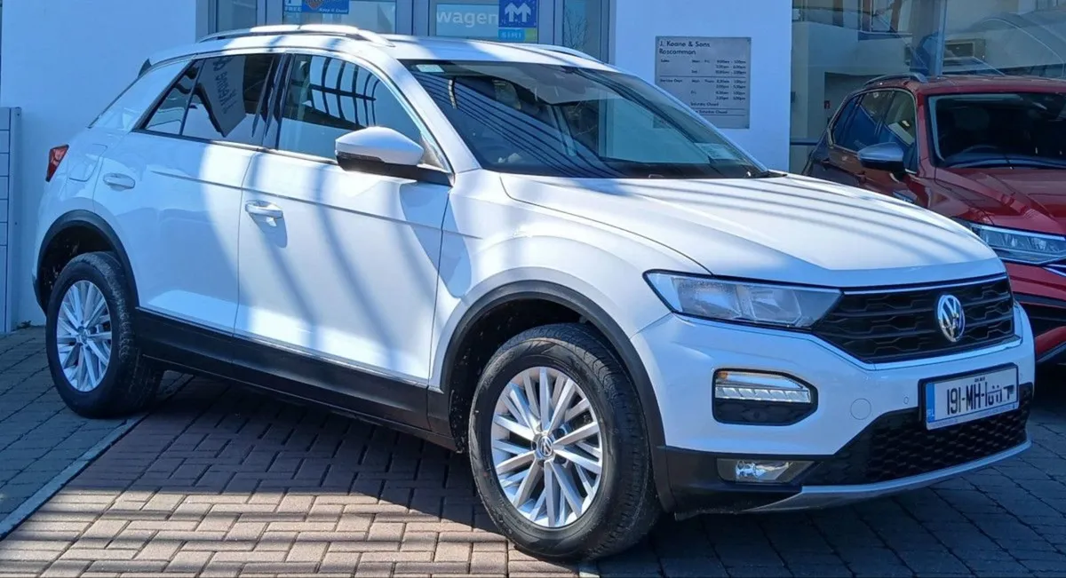 Volkswagen T-Roc Design 1.6 TDI 115 BHP  parking - Image 1