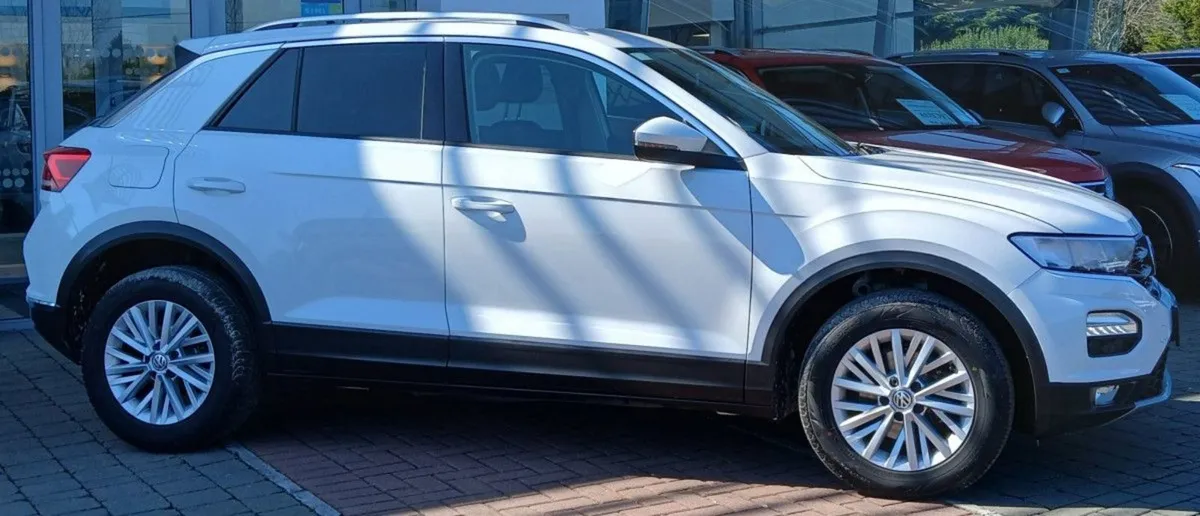 Volkswagen T-Roc Design 1.6 TDI 115 BHP  parking - Image 2