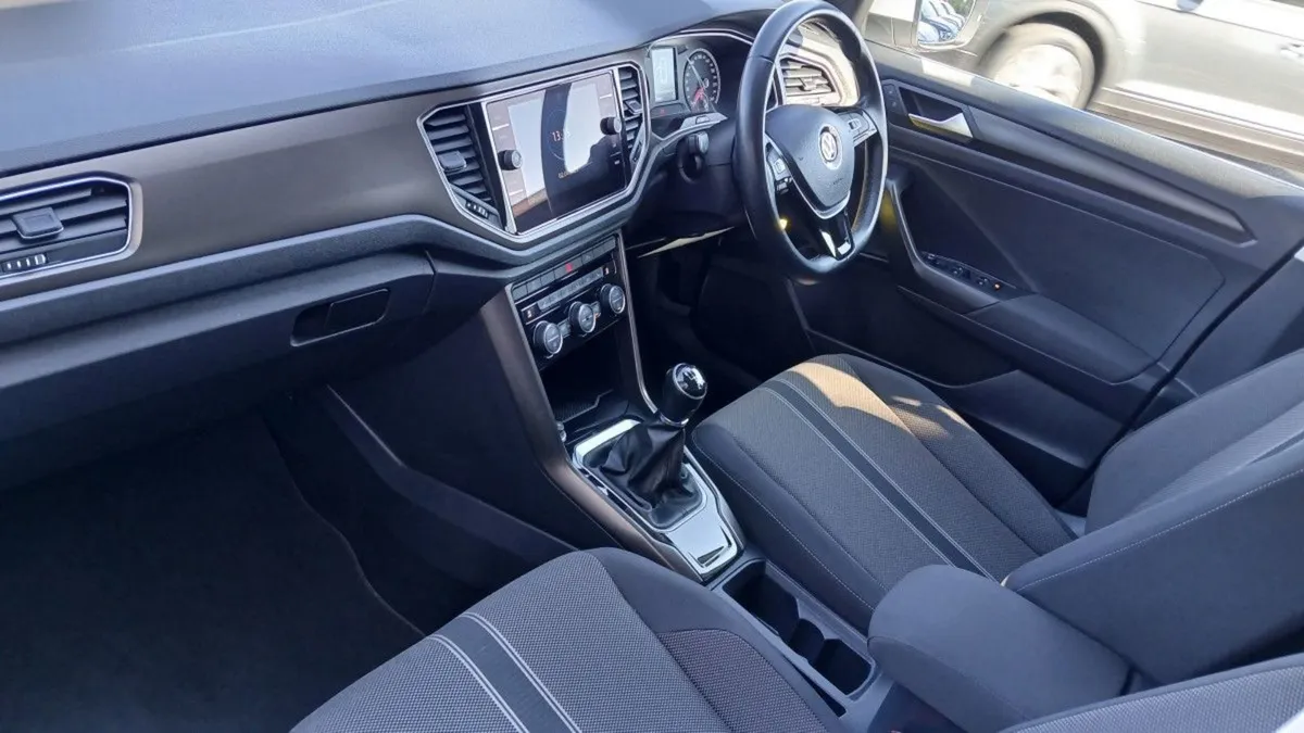 Volkswagen T-Roc Design 1.6 TDI 115 BHP  parking - Image 3