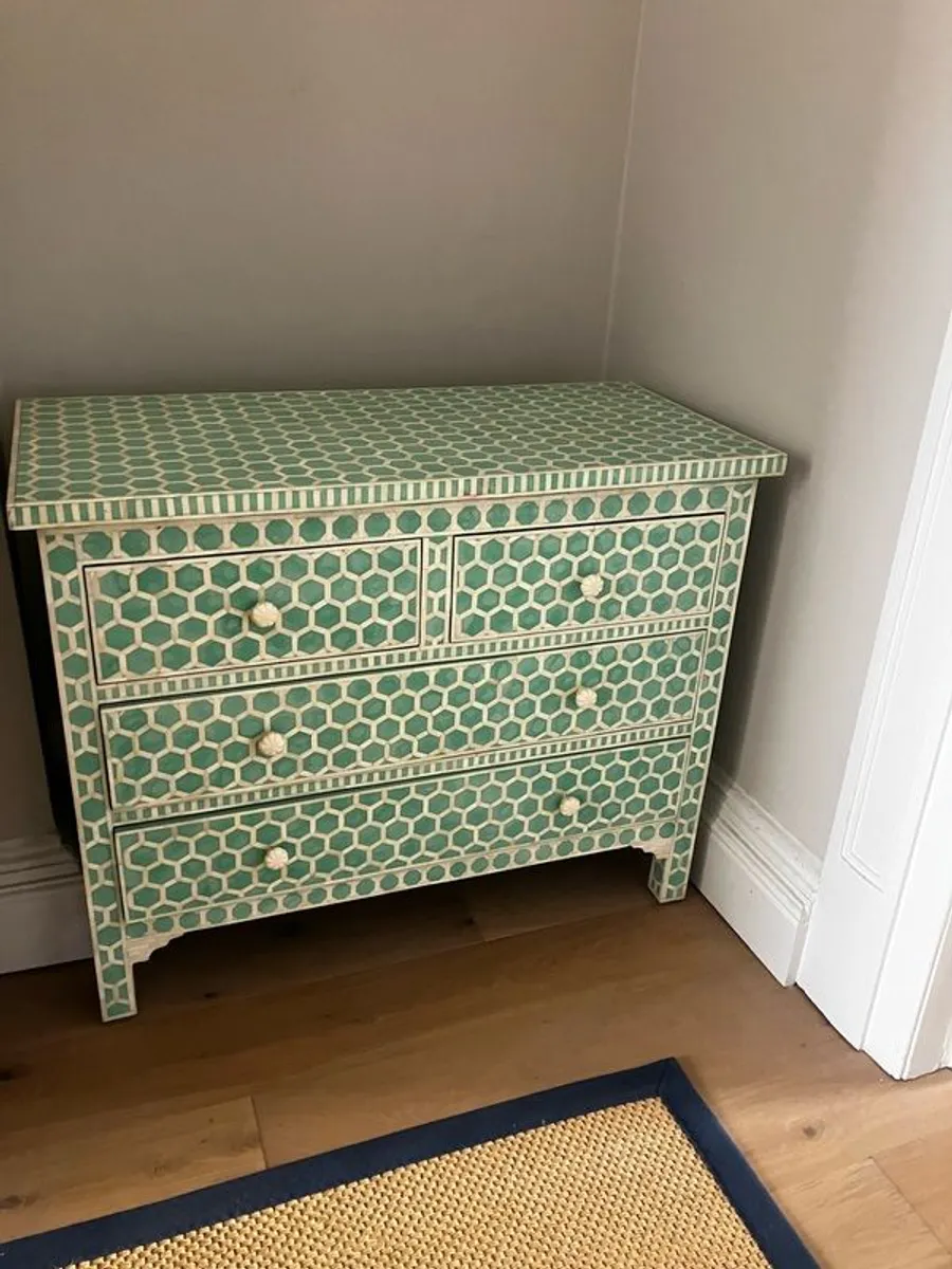Inlaid chest of drawers - Image 1