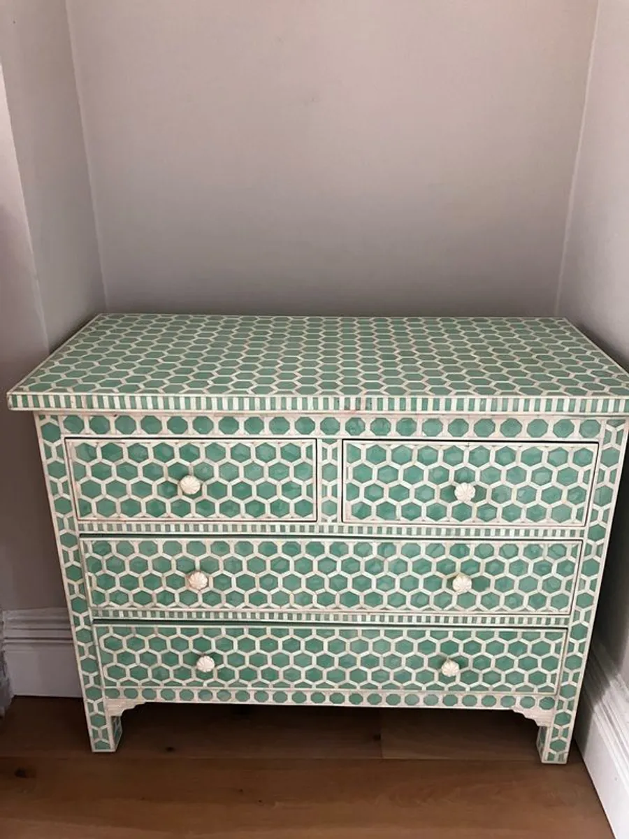 Inlaid chest of drawers - Image 2