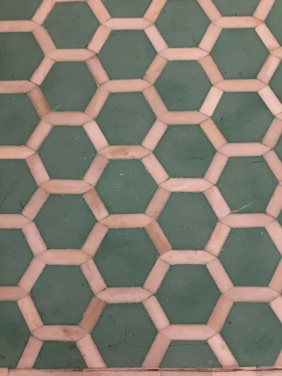 Inlaid chest of drawers - Image 3