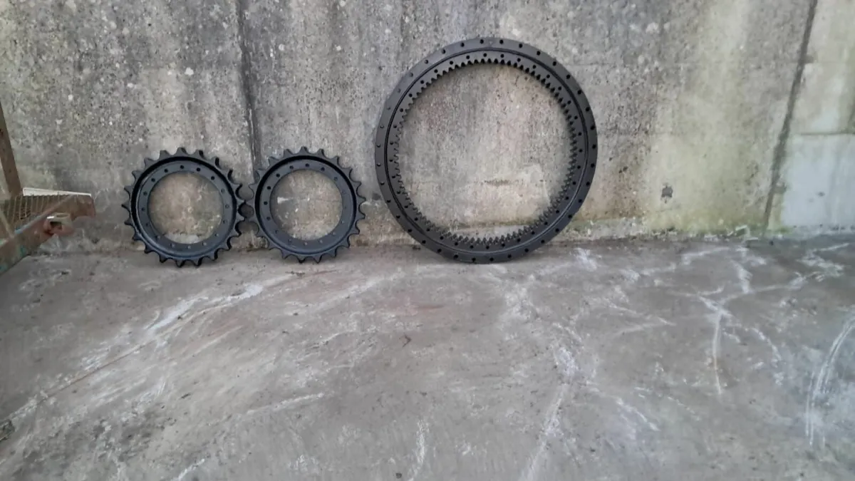 New Hitachi 120 ring gear and sprockets