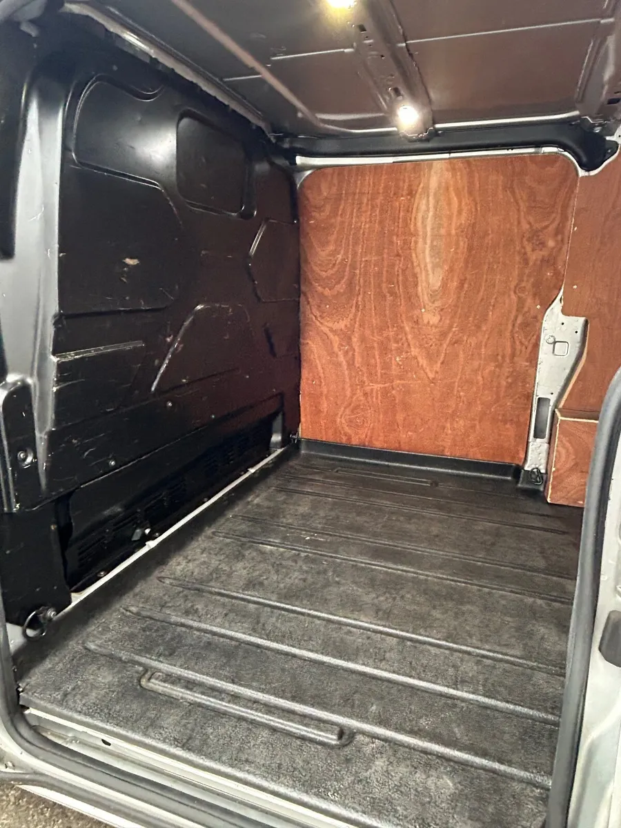 Ford Transit Custom 2022 - Image 3
