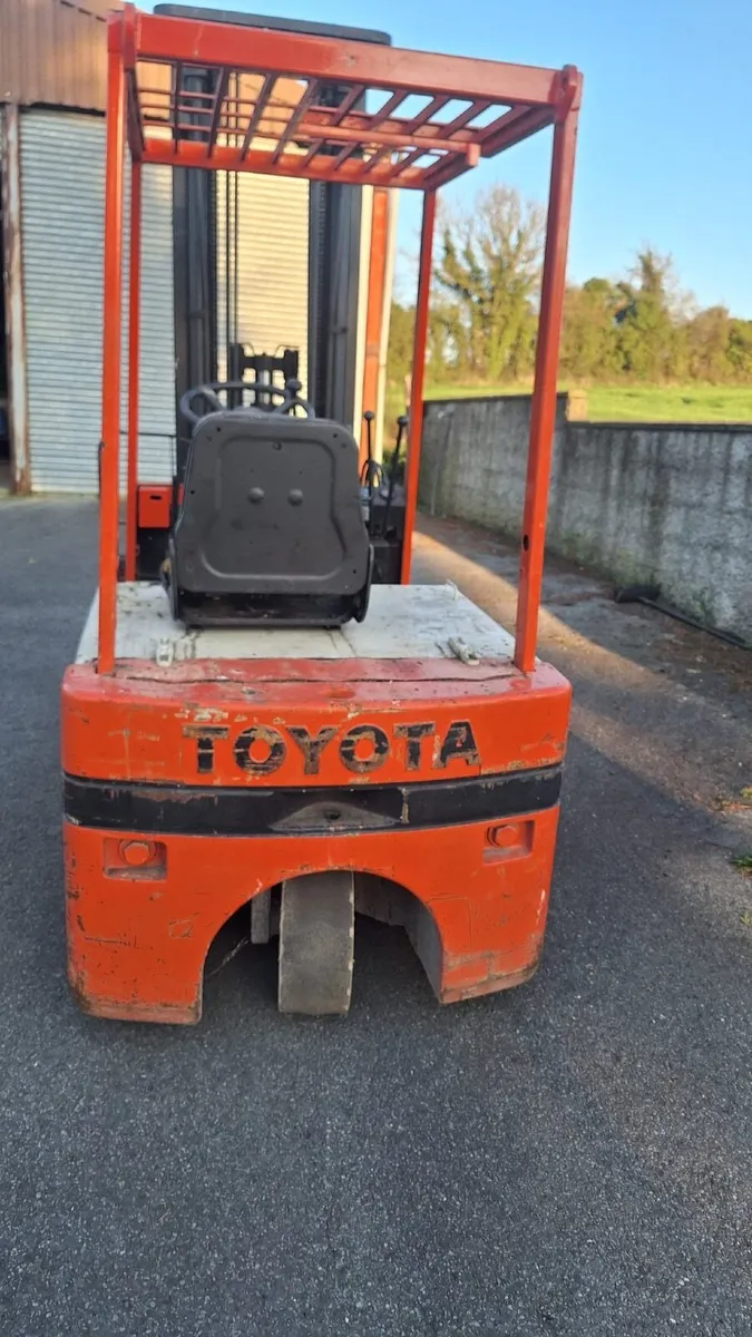 Forklift - Image 2