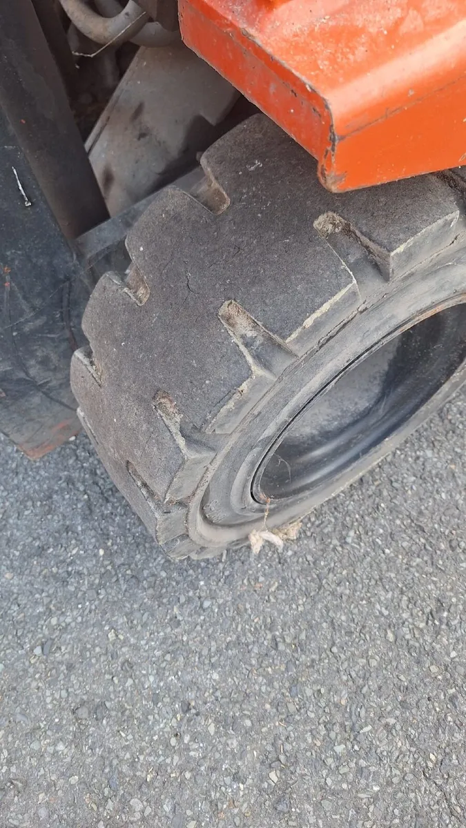 Forklift - Image 4