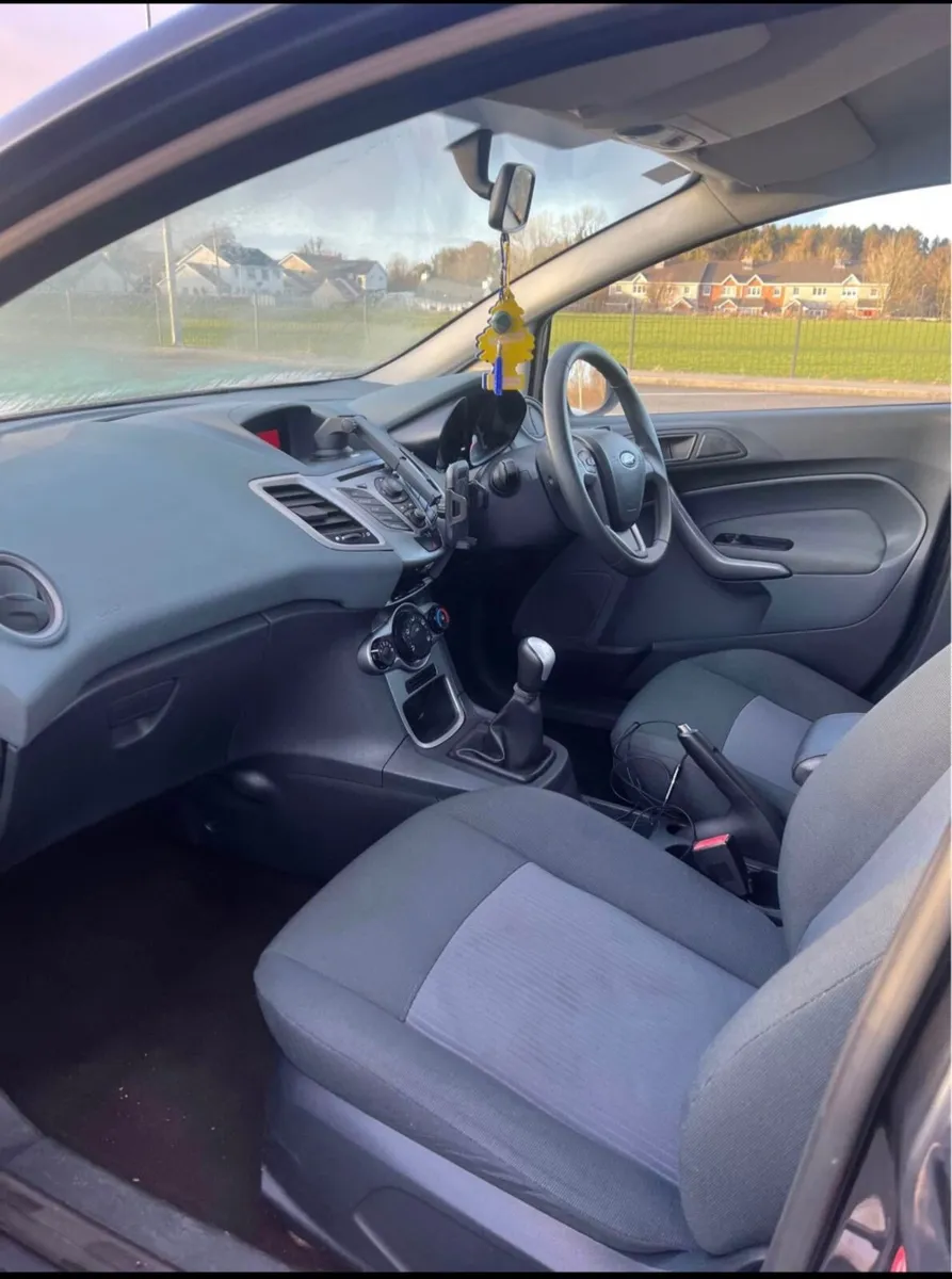 Ford Fiesta 2010 - Image 3