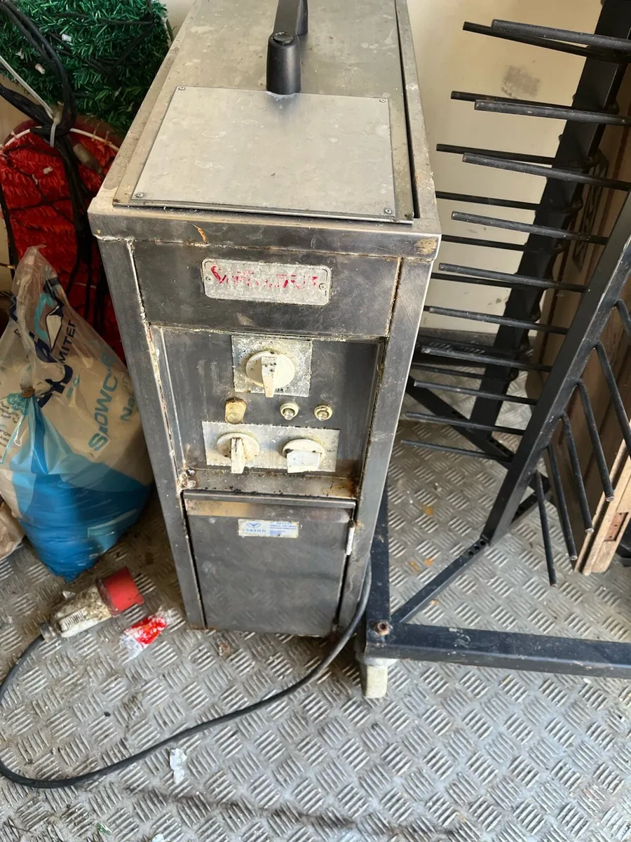 Commercial electric fryer- single well (3 phase)