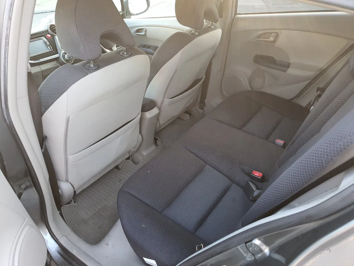 Honda Insight 2010 NCT Till June Trade in to Clear - Image 3
