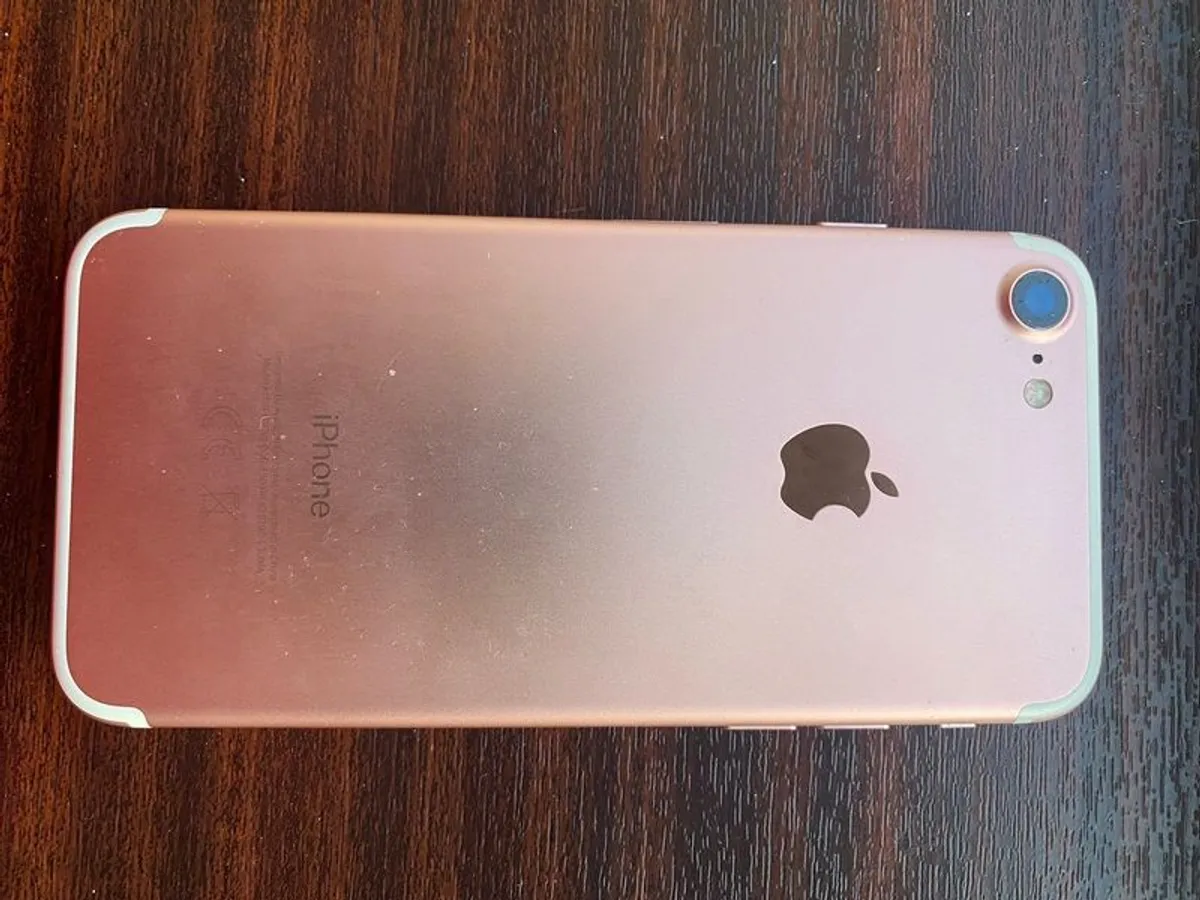 iPhone 7, Rose color, immaculate cond - Image 4