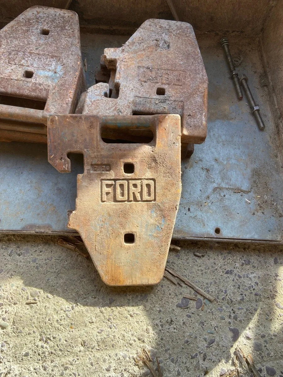 Ford TW/600 series front weights x 9 - Image 1