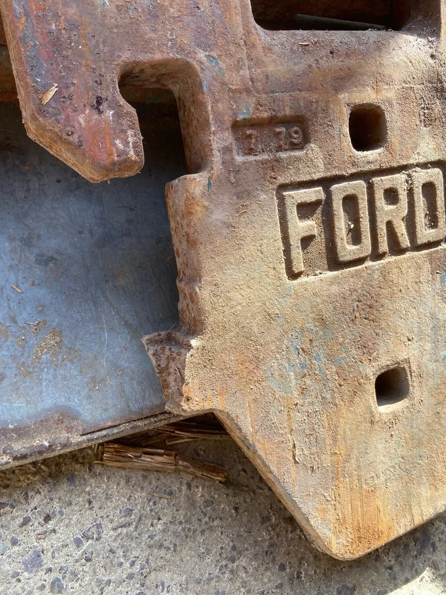 Ford TW/600 series front weights x 9 - Image 4