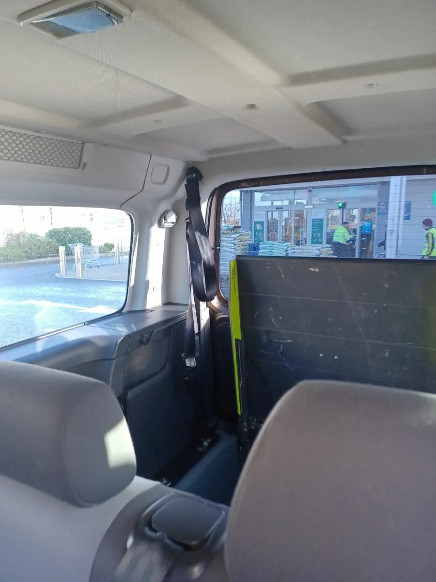 Taxi for Rent 260  or sale 12500 PRICE NEGOTIABLE - Image 4