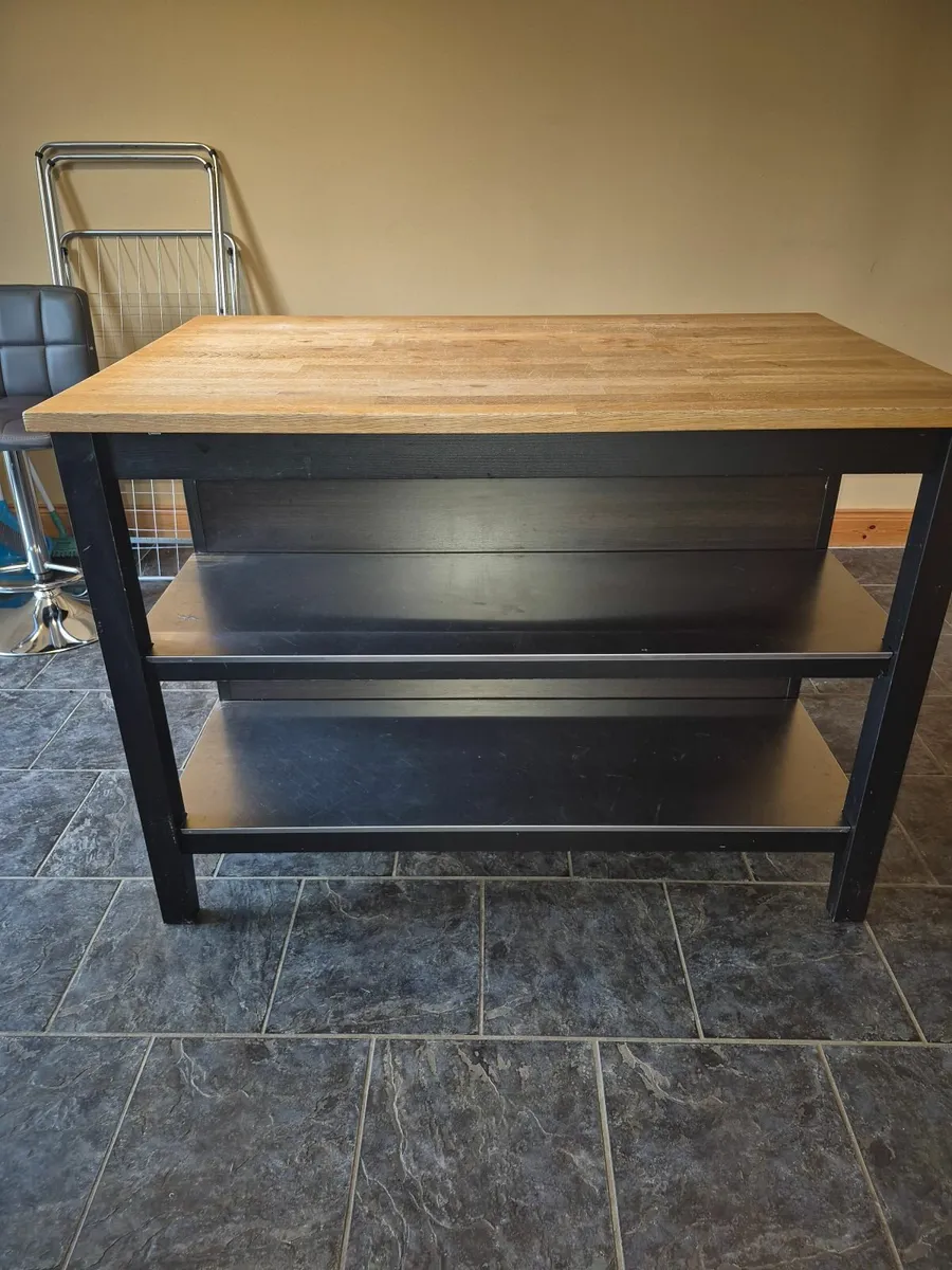 Kitchen island - Image 1