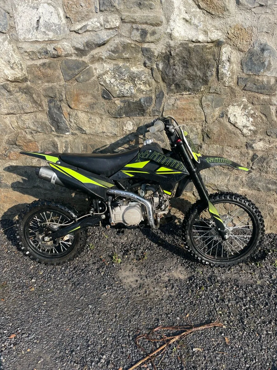 Stomp Z3 140 pit bike - Image 1