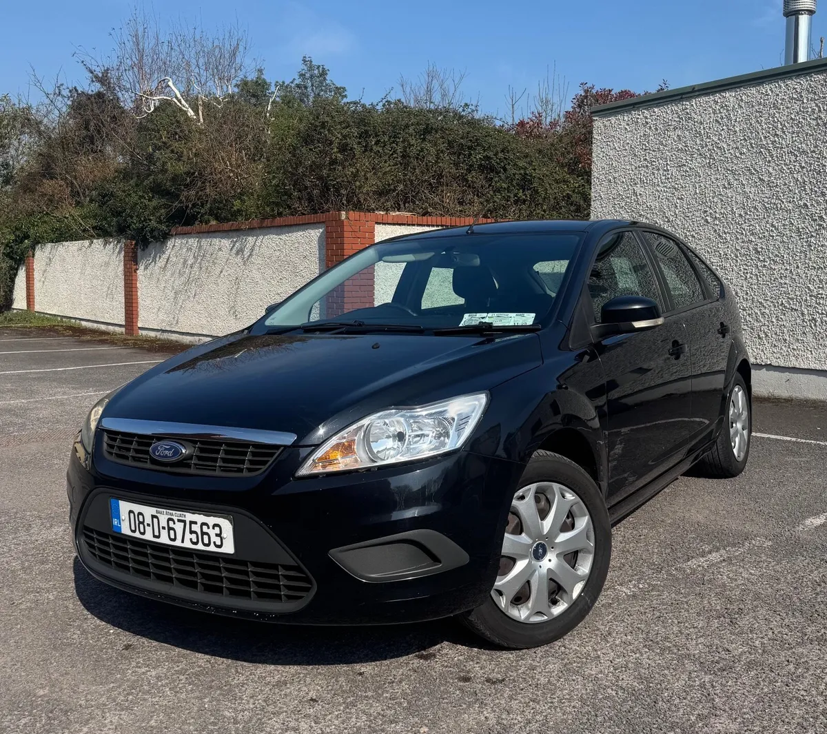 Ford Focus 2008 1.4 petrol black hatchback - Image 2