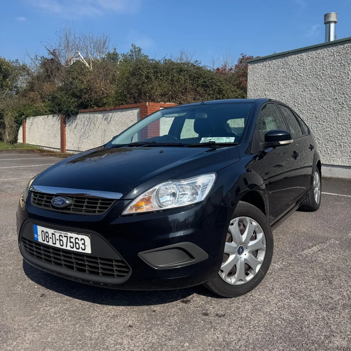 Ford Focus 2008 1.4 petrol black hatchback - Image 3