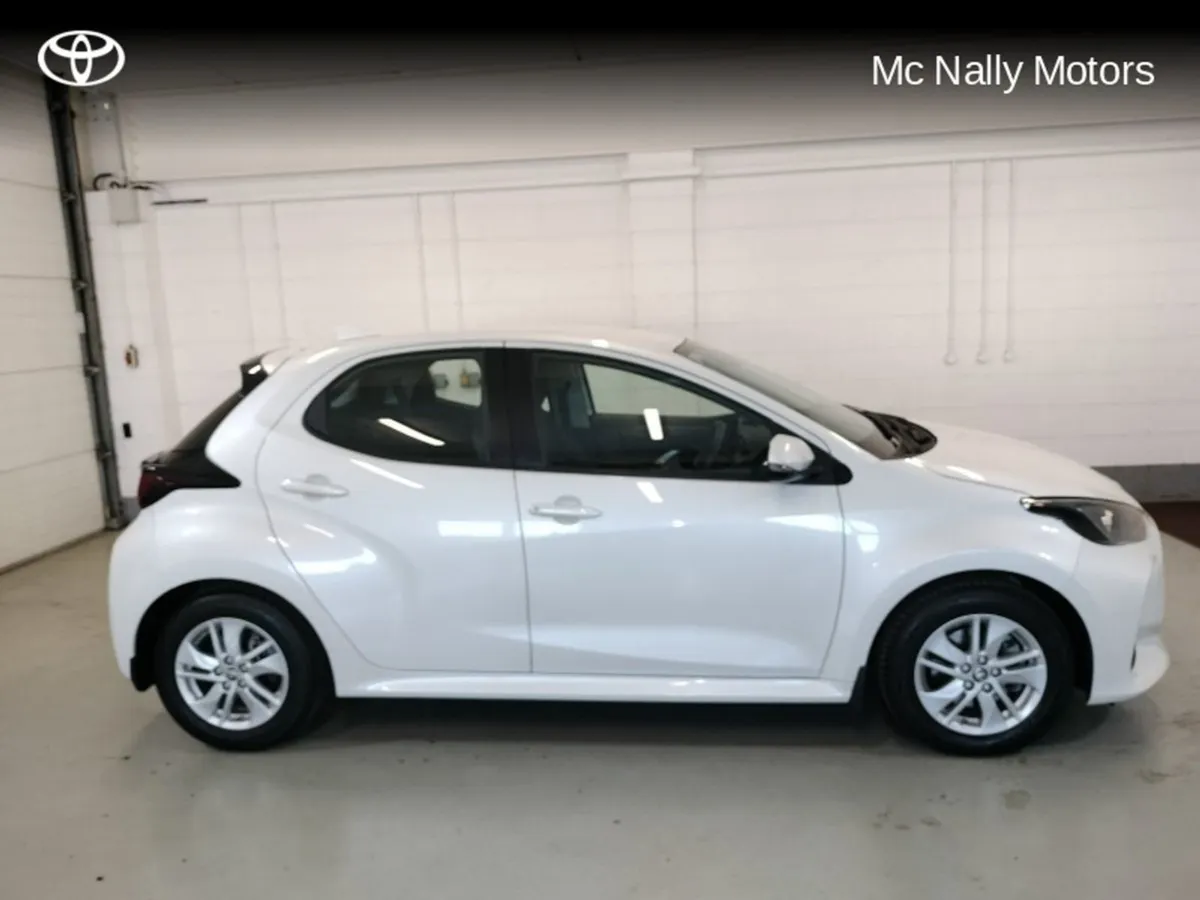 Toyota Yaris Hybrid 5DR Luna Pearl Paint - Image 3