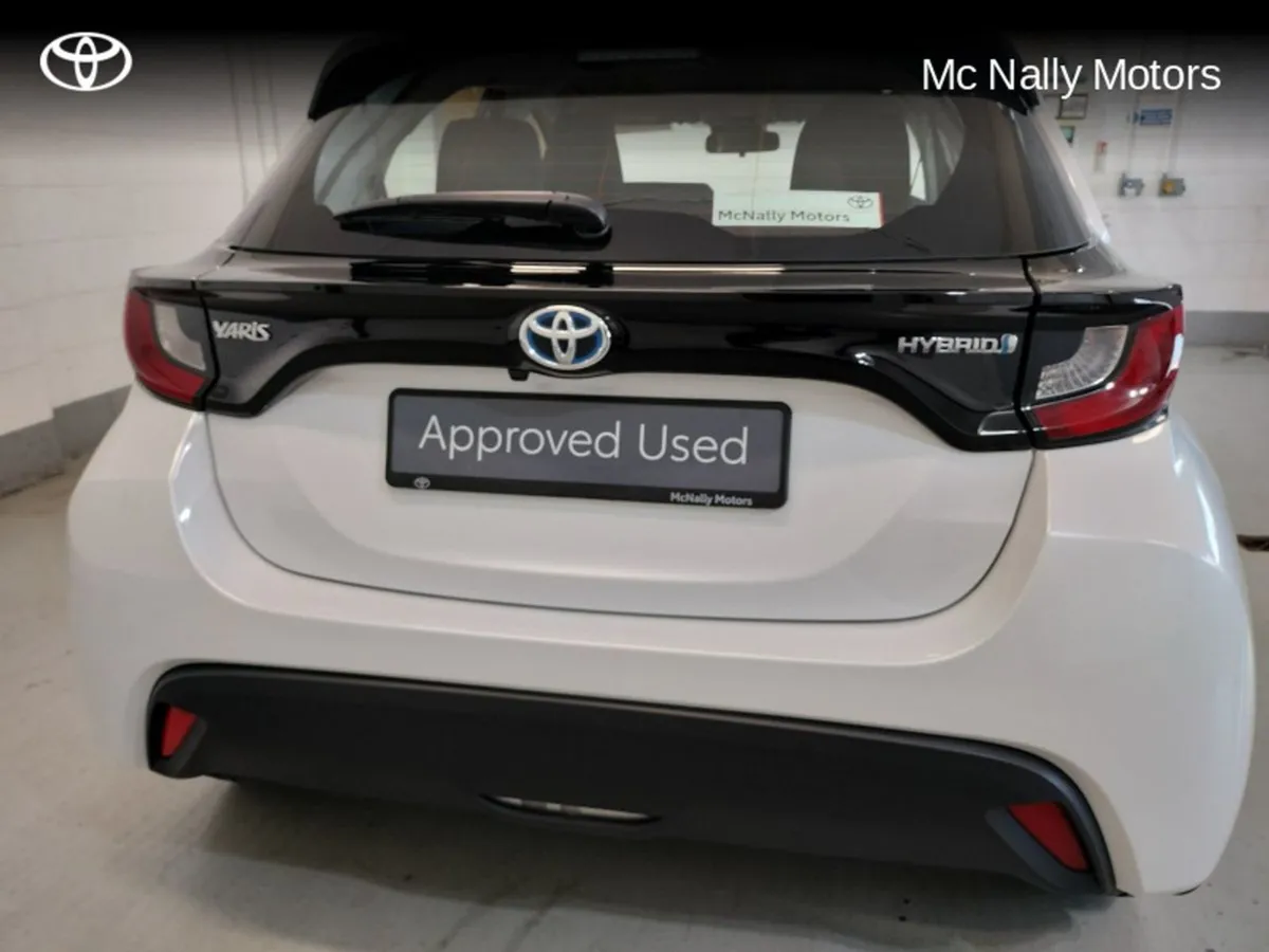 Toyota Yaris Hybrid 5DR Luna Pearl Paint - Image 4