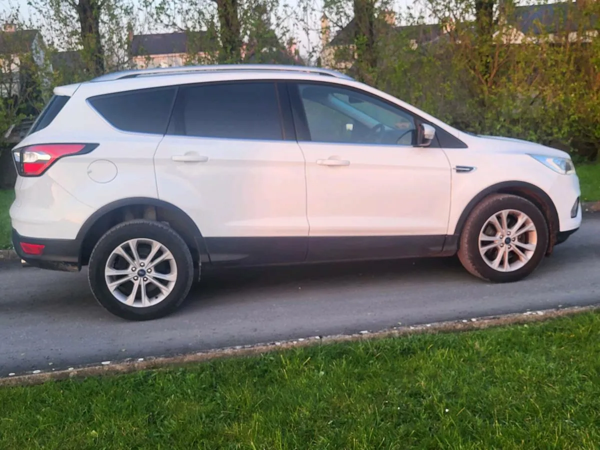 FORD KUGA TITANIUM 1.5 DIESEL AUTOMATIC - Image 2