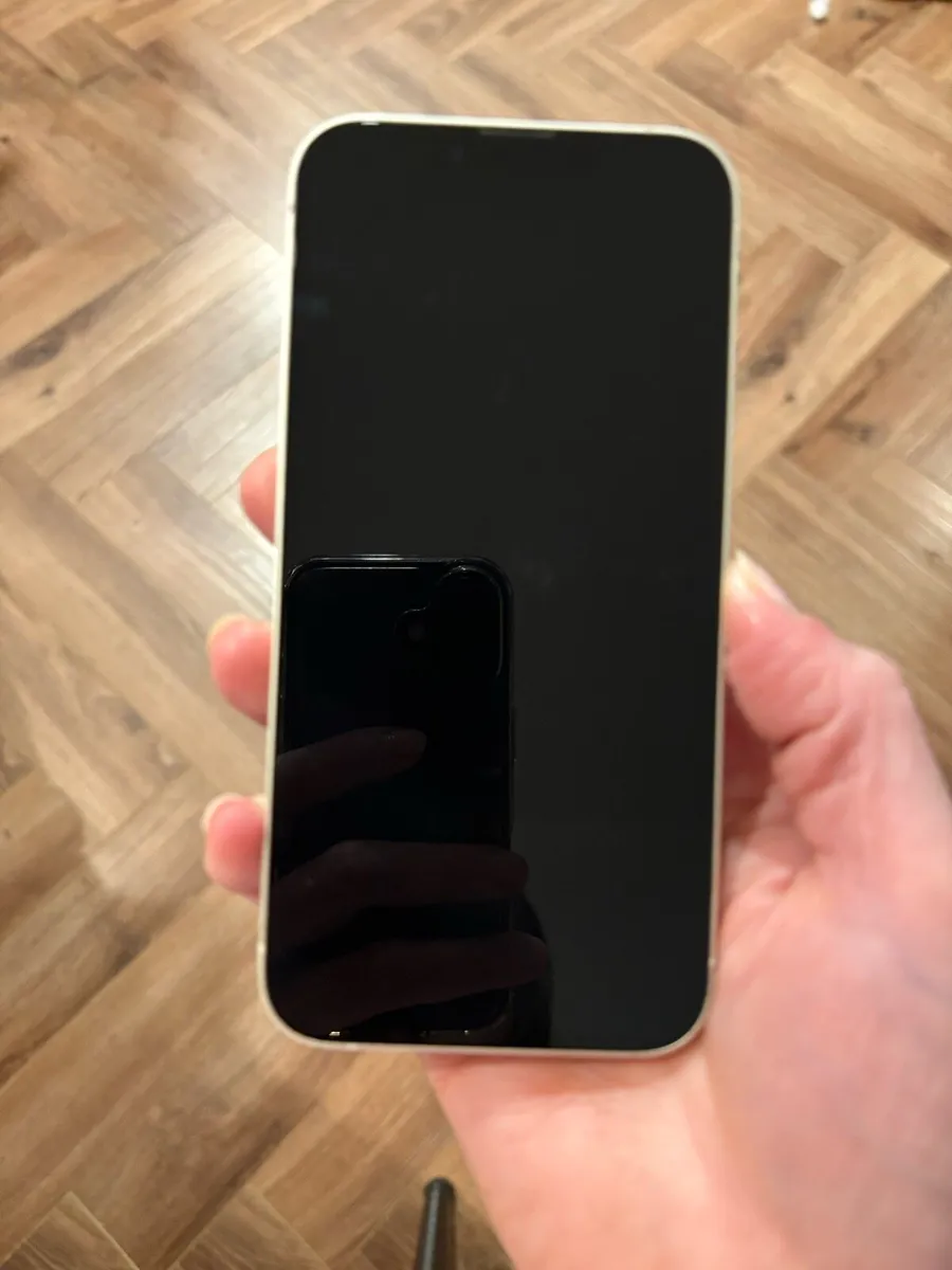 iPhone 13 - Image 3