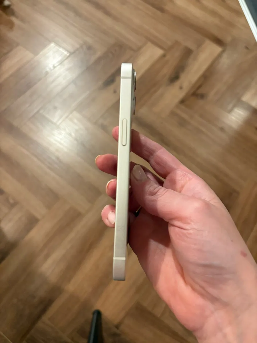 iPhone 13 - Image 4