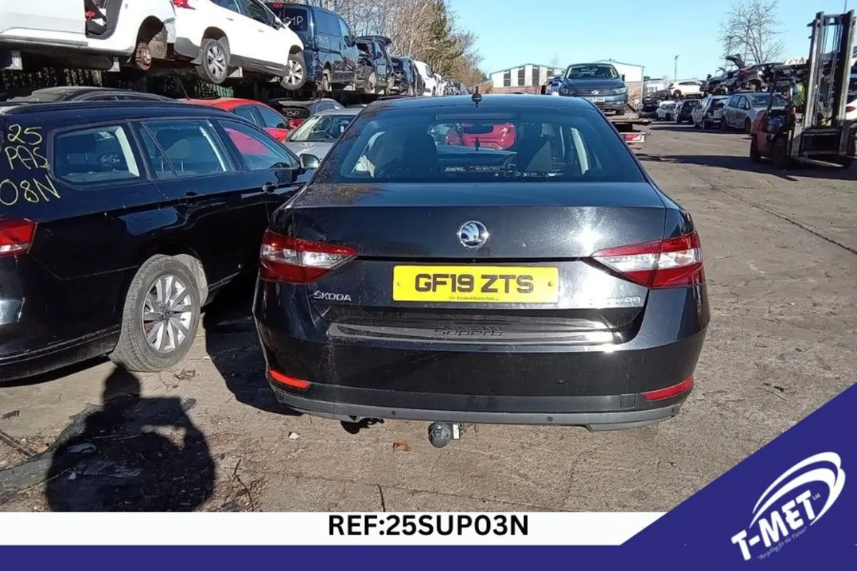 2019 SKODA SUPERB BREAKING FOR PARTS - Image 2