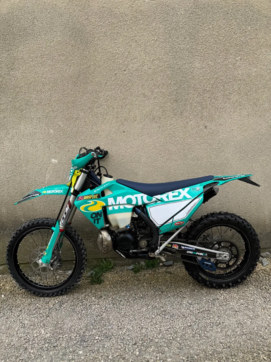 2023 Husqvarna TE 300i - Road Registered - Image 2