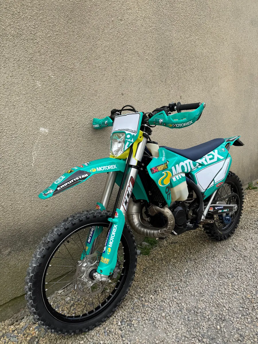 2023 Husqvarna TE 300i - Road Registered - Image 3