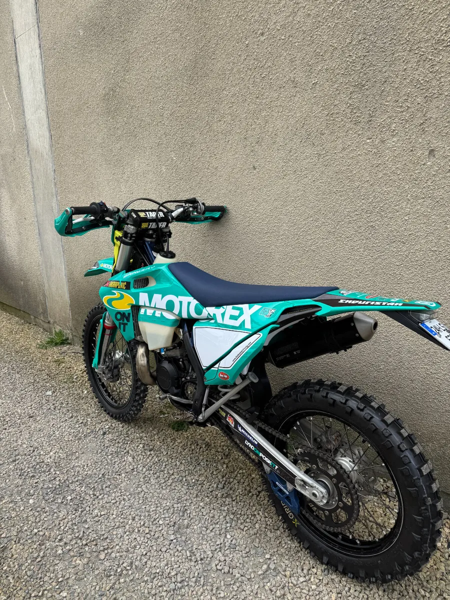 2023 Husqvarna TE 300i - Road Registered - Image 4