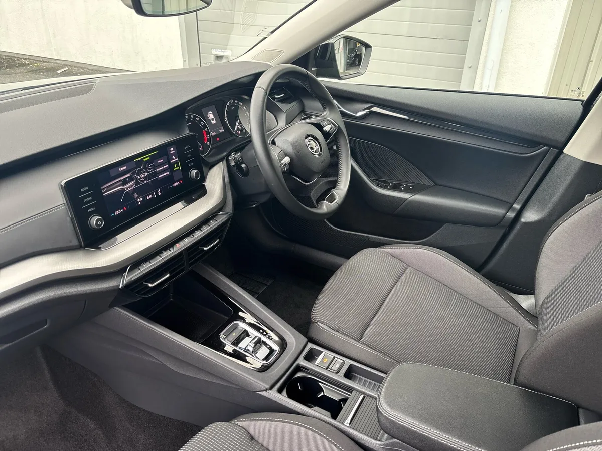 Skoda Octavia 2.0TDI 115HP DSG - Image 3