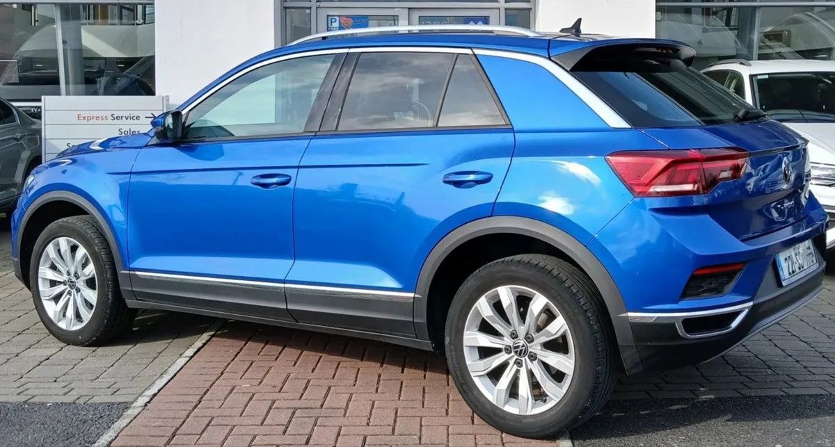 Volkswagen T-Roc Sport 2.0 TDI 150 BHP  rear View - Image 4